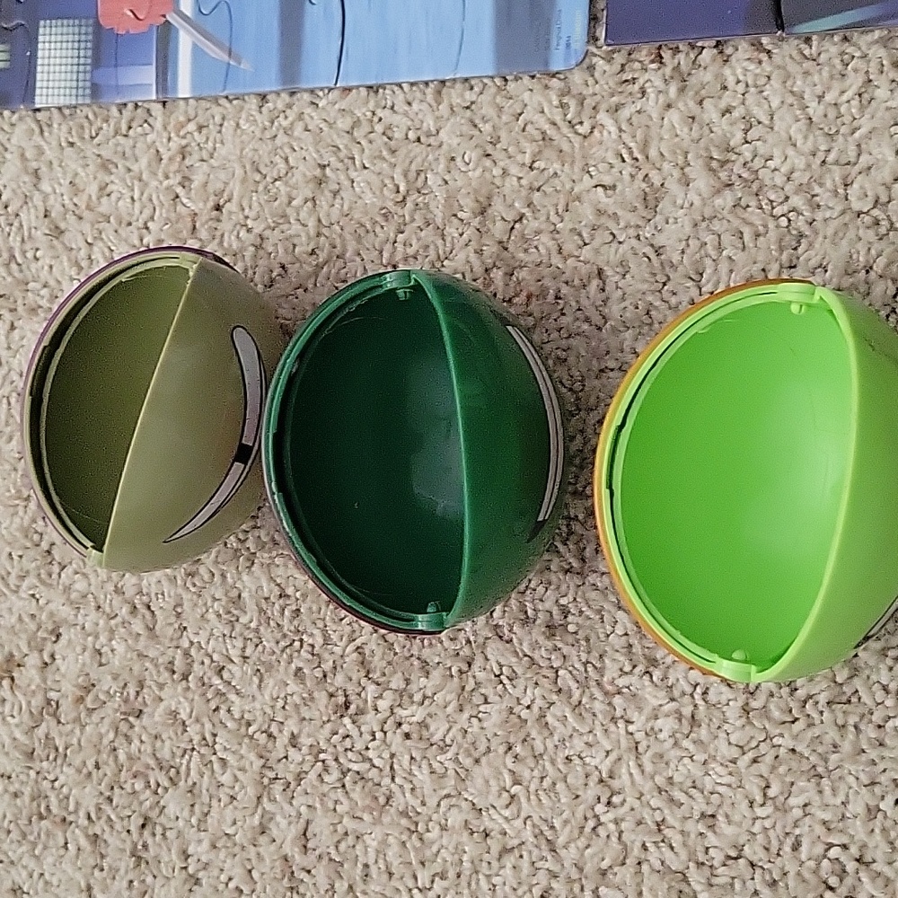 Ninja Turtle Metal Lunch box with sandwiche box, 3 snack holders and 2 puzzles. - Picture 8 of 11